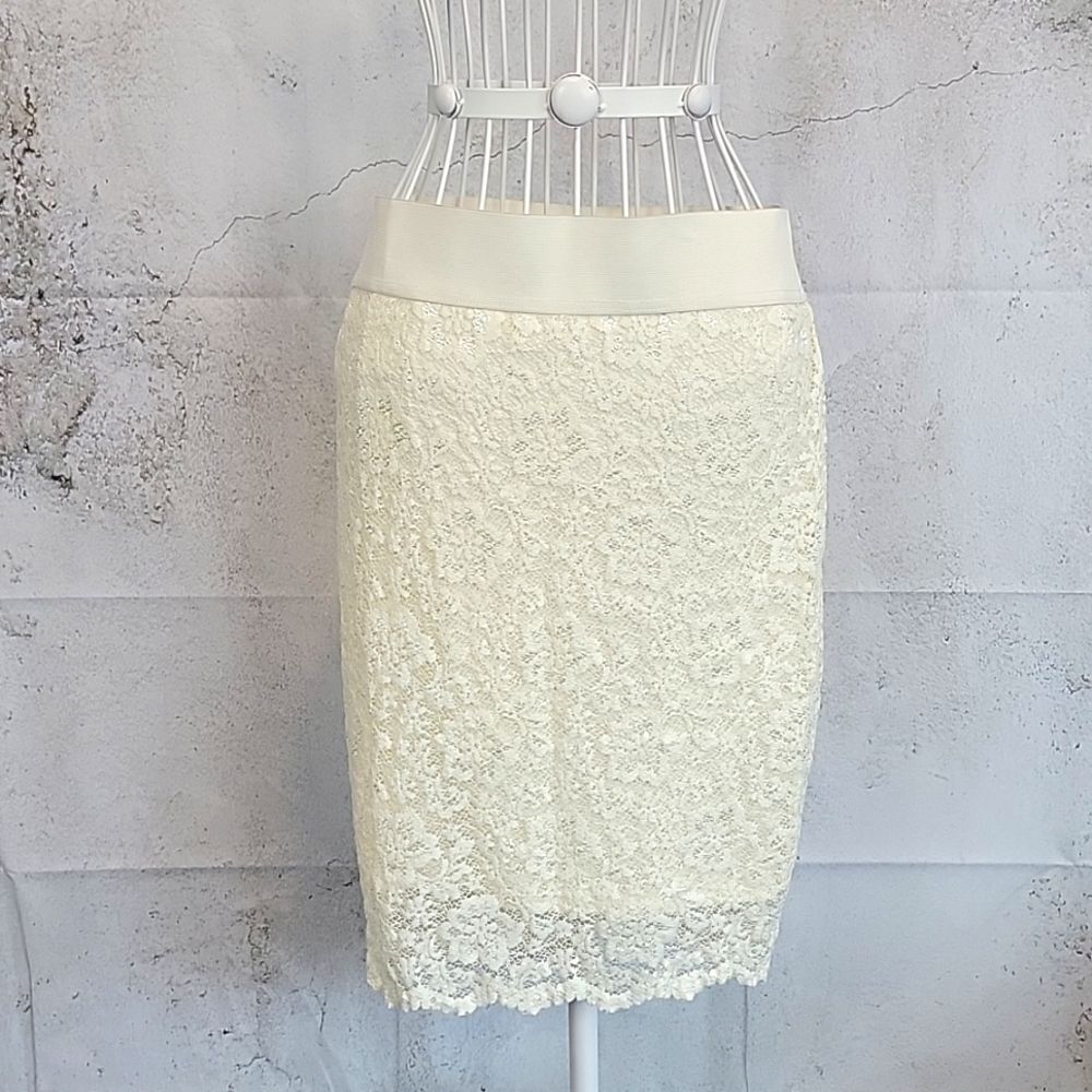 Maurices ivory colored lace pencil skirt Women's Size S
